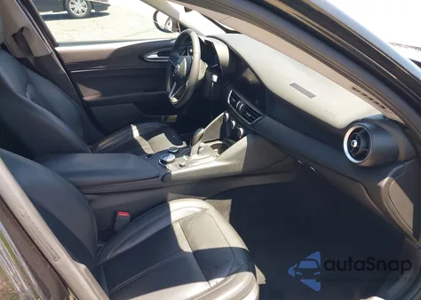 2017 Alfa Romeo Giulia Awd z USA, uszkodzony, nr VIN ZARFAEDN7H7532266